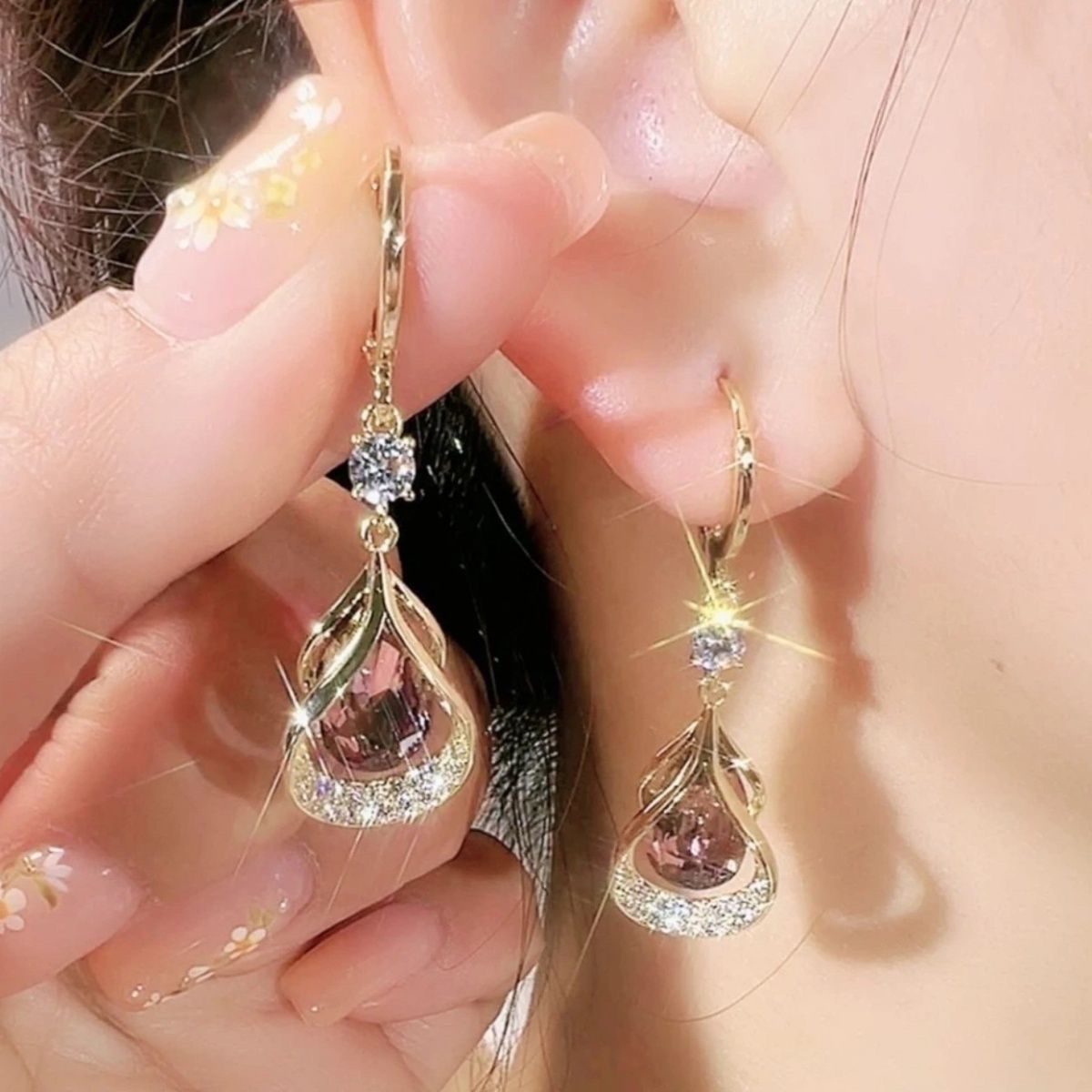 ✨💎💎【Kupte 1 a získejte 2 zdarma】Nové náušnice s jiskřivou elegancí