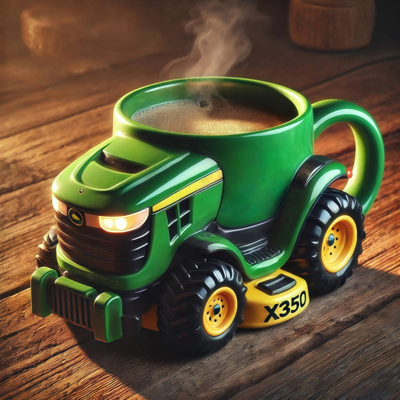 Ceașcă de cafea retro în formă de tractor agricol