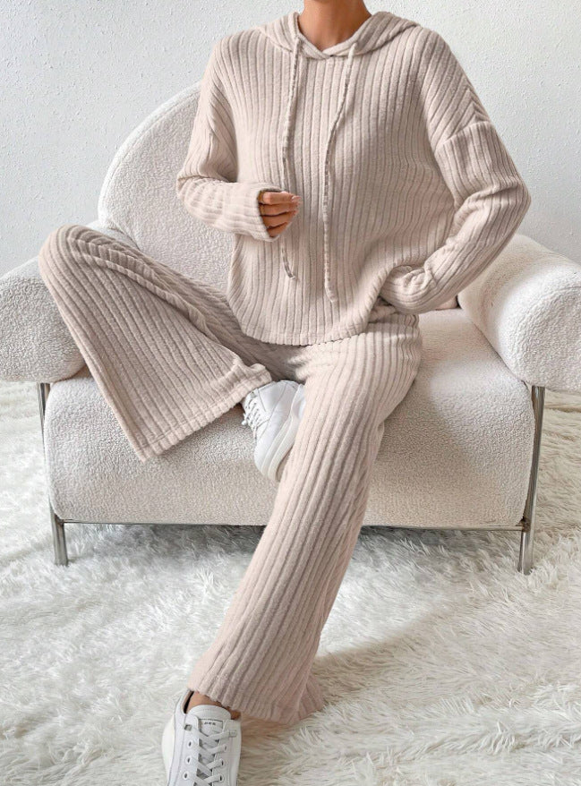 Ženski pleteni top s kapuco in široke hlače iz dveh delov