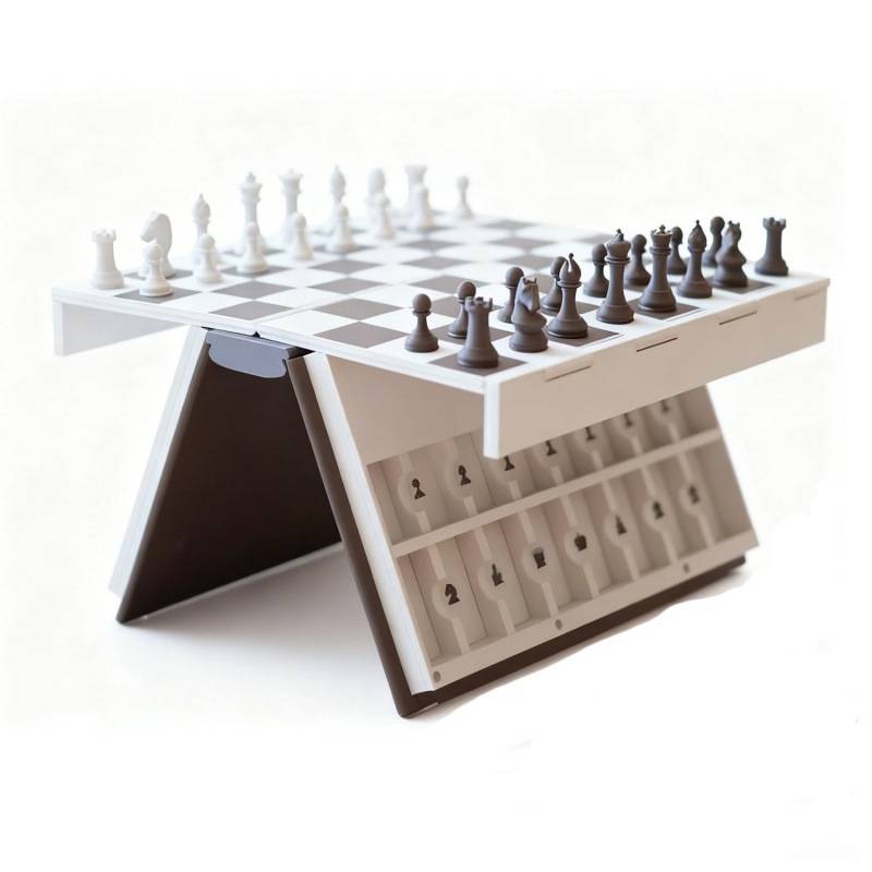 ♟️🧩Logična družabna igra, ki združuje šahovske karte.