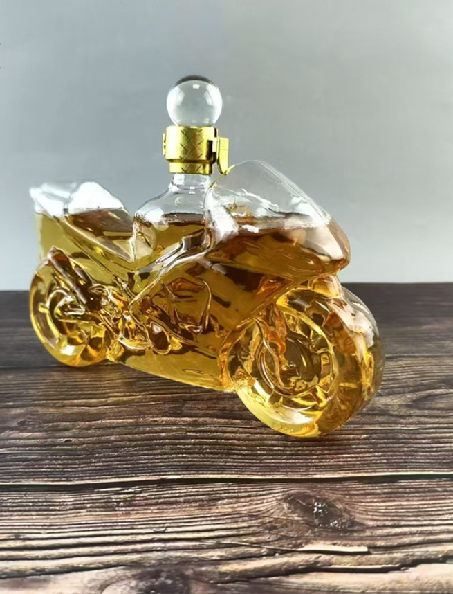 🚗Sticlă creativă de sticlă Sticlă de whisky interesantă în stil motociclist, realizată dintr-o sticlă