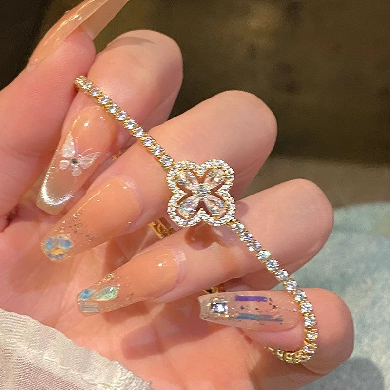 【Kupite 1, dobite 1 gratis】✨Super sijoča votla zapestnica s štirilistno deteljico, izvrstna luksuzna nišna zapestnica s polnimi diamanti