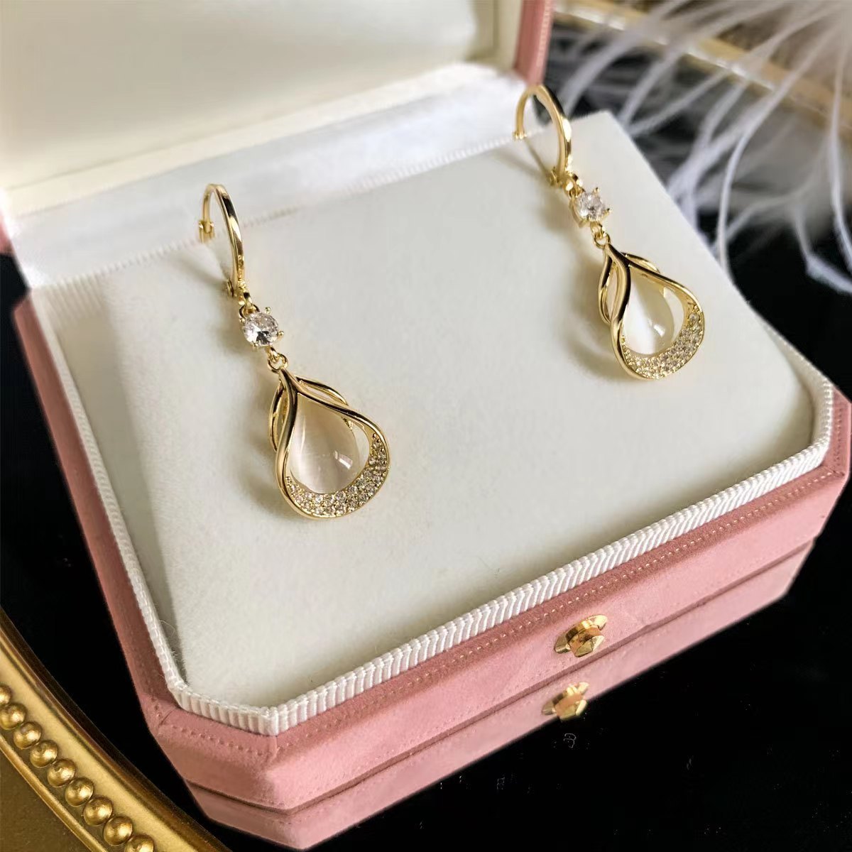 ✨💎💎【Kupite 1, dobite 2 gratis】 Novi uhani z bleščečo eleganco